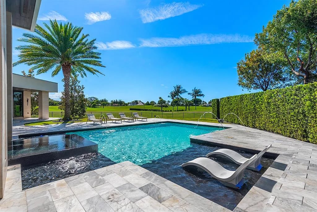 4041 Country Club Ln