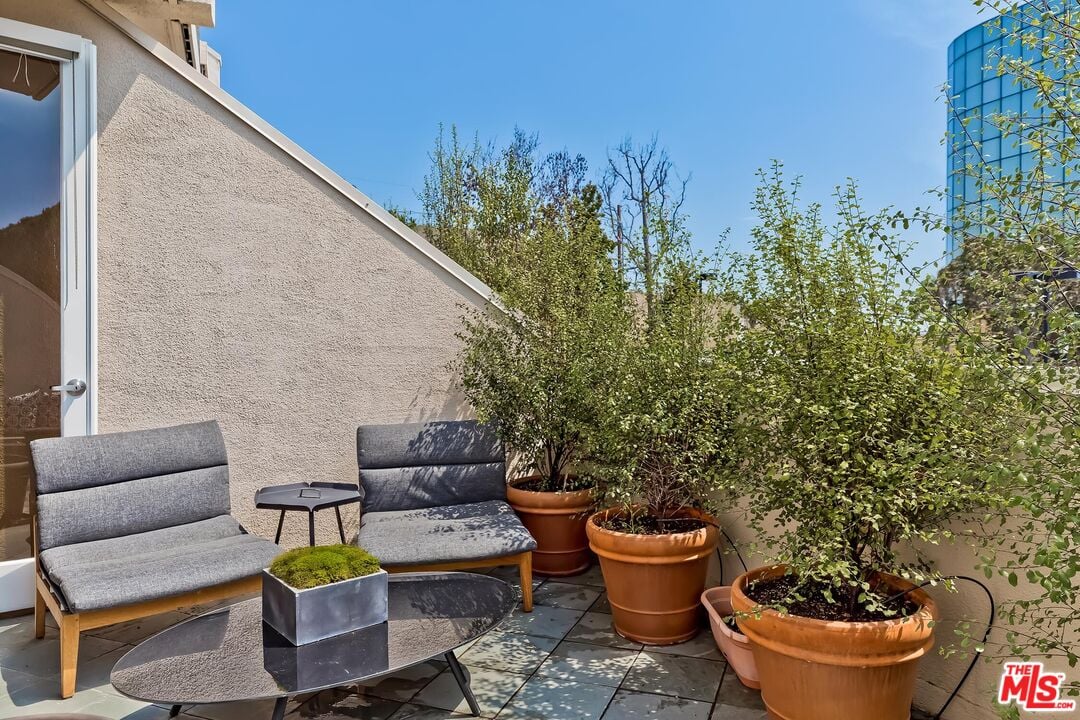 1131 20th St Unit: 2