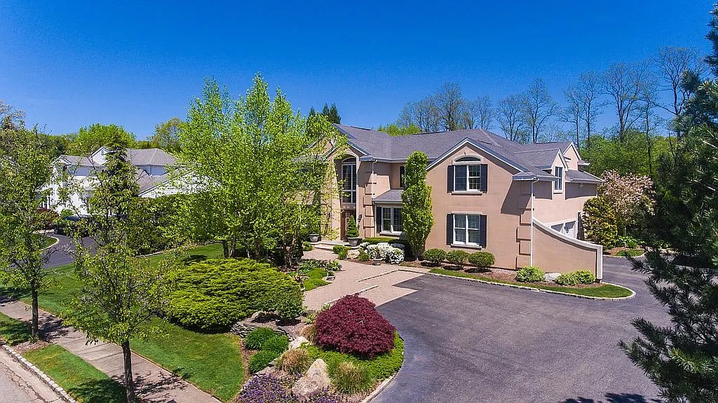 14 Woodbury Farms Dr