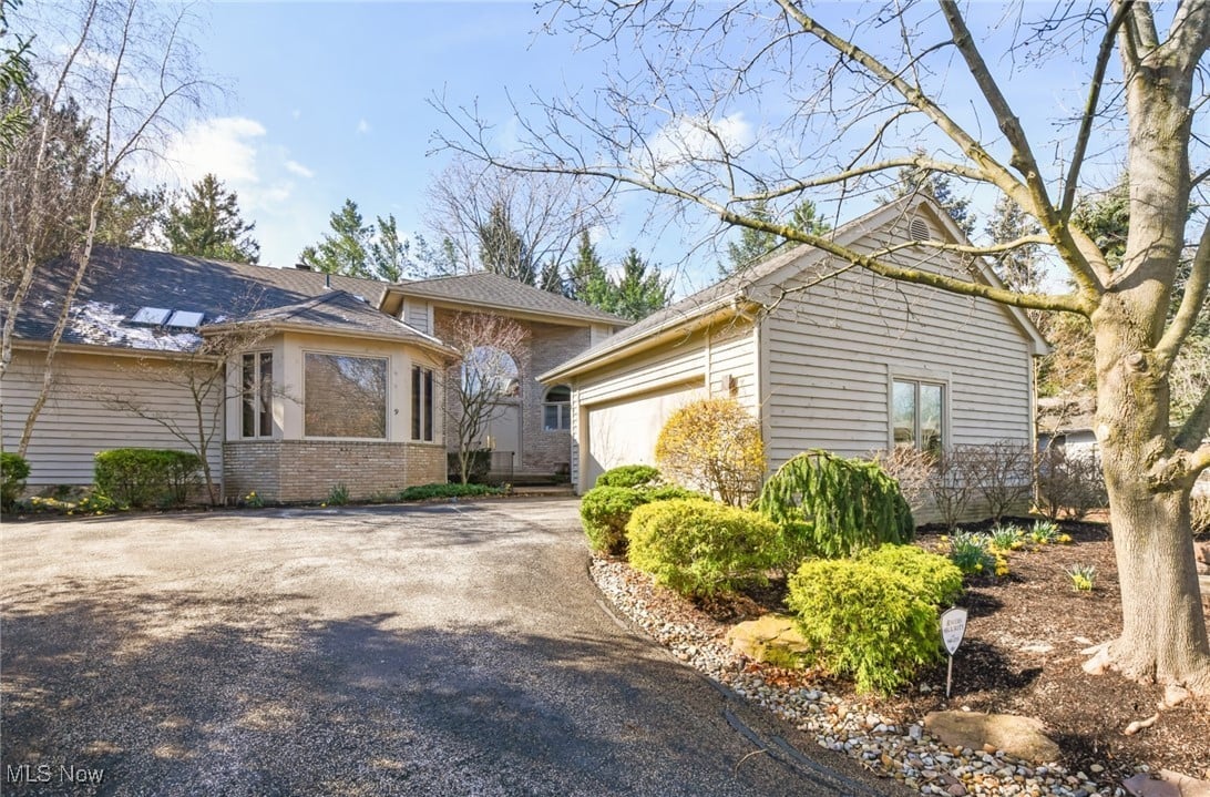 9 Longmeadow Ln