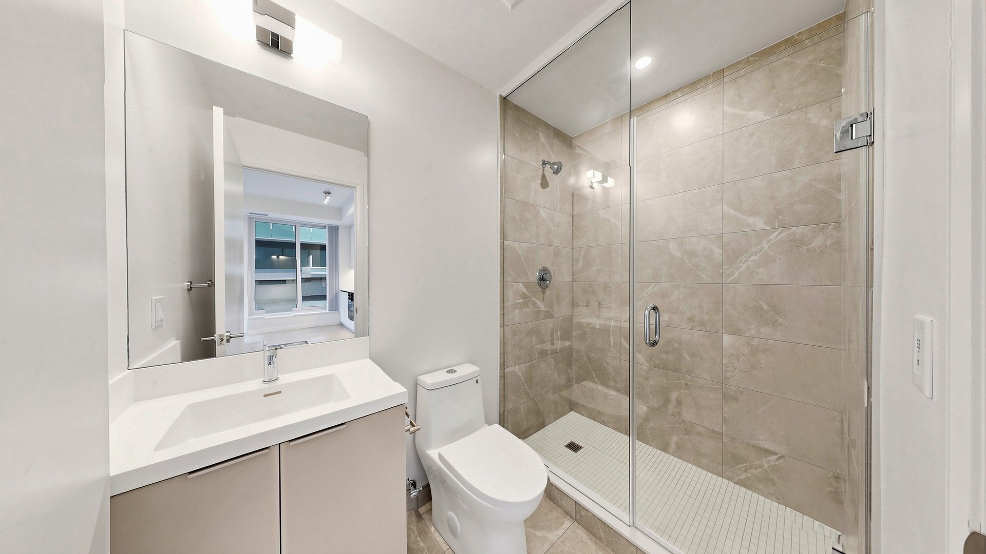 Luxury King West Residence