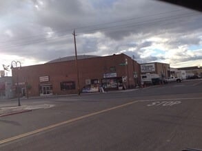 1100 E 4th St