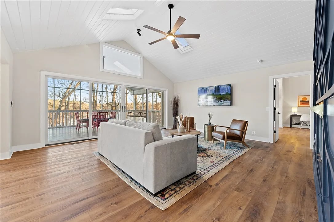 1104 Whitfield Point Rd