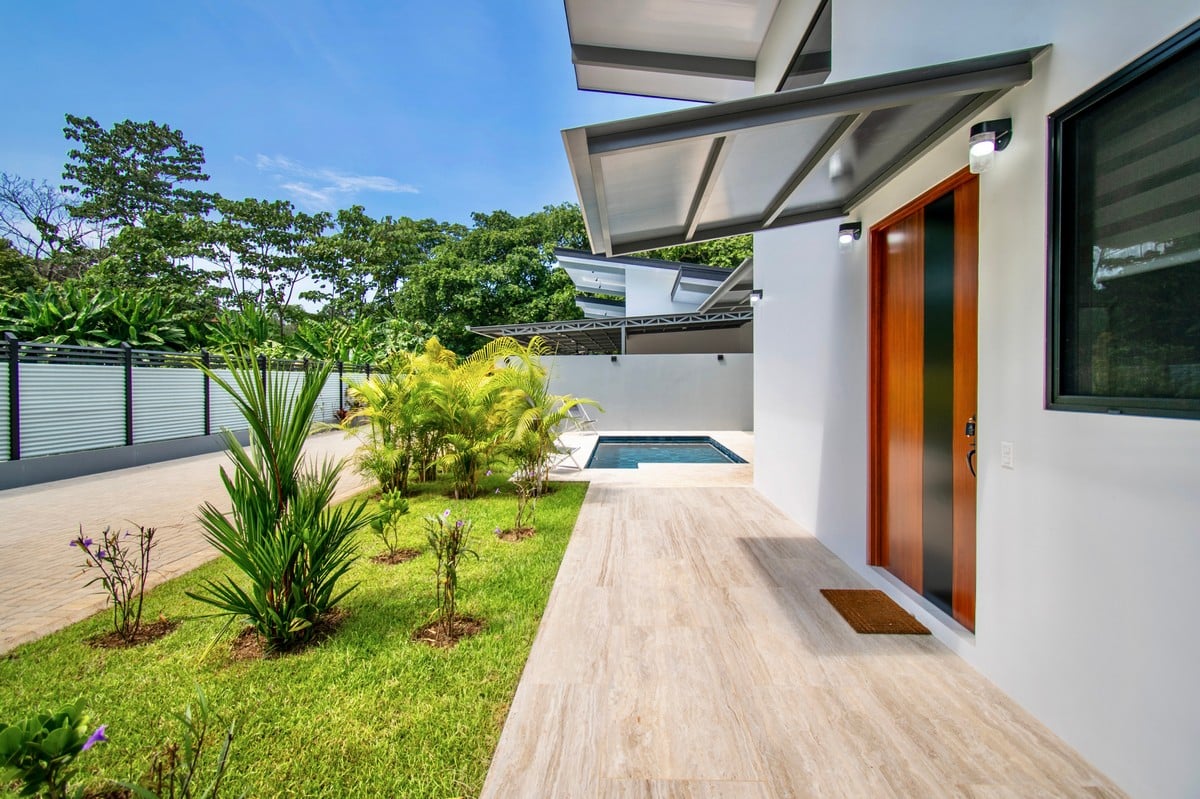 0.14 ACRES – 3 Bedroom Newly Built Modern Home Pool, Privacy, Only 5min Walk to the Beach!!!!