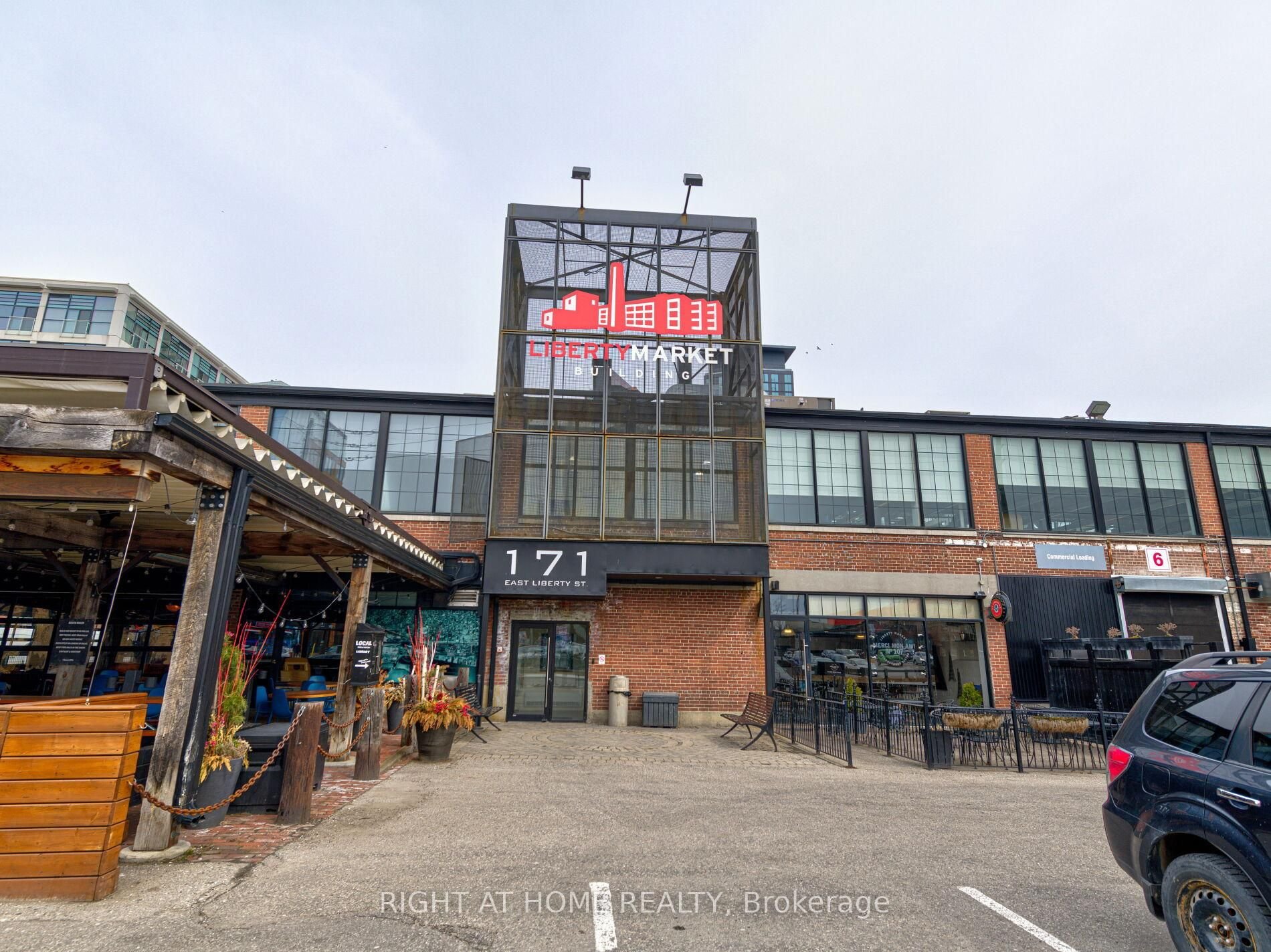 PH IN DESIGNER LIBERTY VILLAGE BUILDING