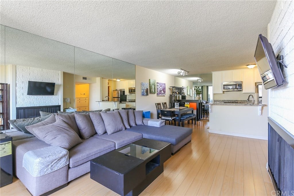 421 S La Fayette Park Pl #529