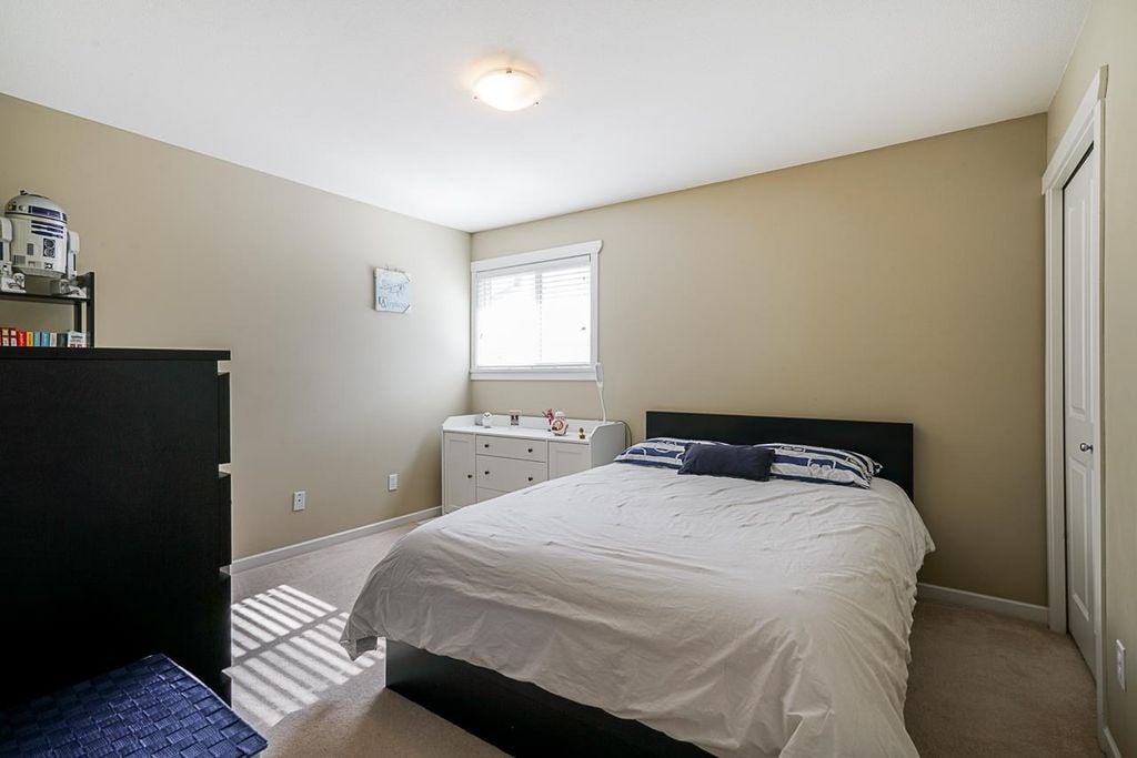 18938 70 Ave