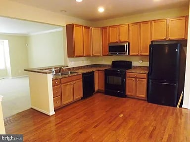 10 Streamside Pl