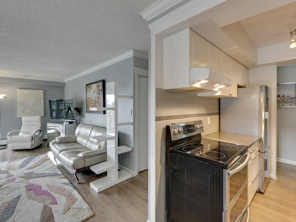 1515 Chesterfield Ave, #205