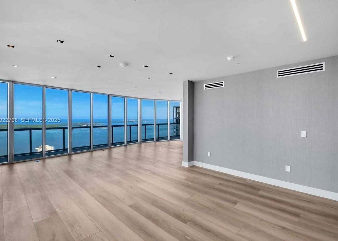 465 Brickell Ave #5701