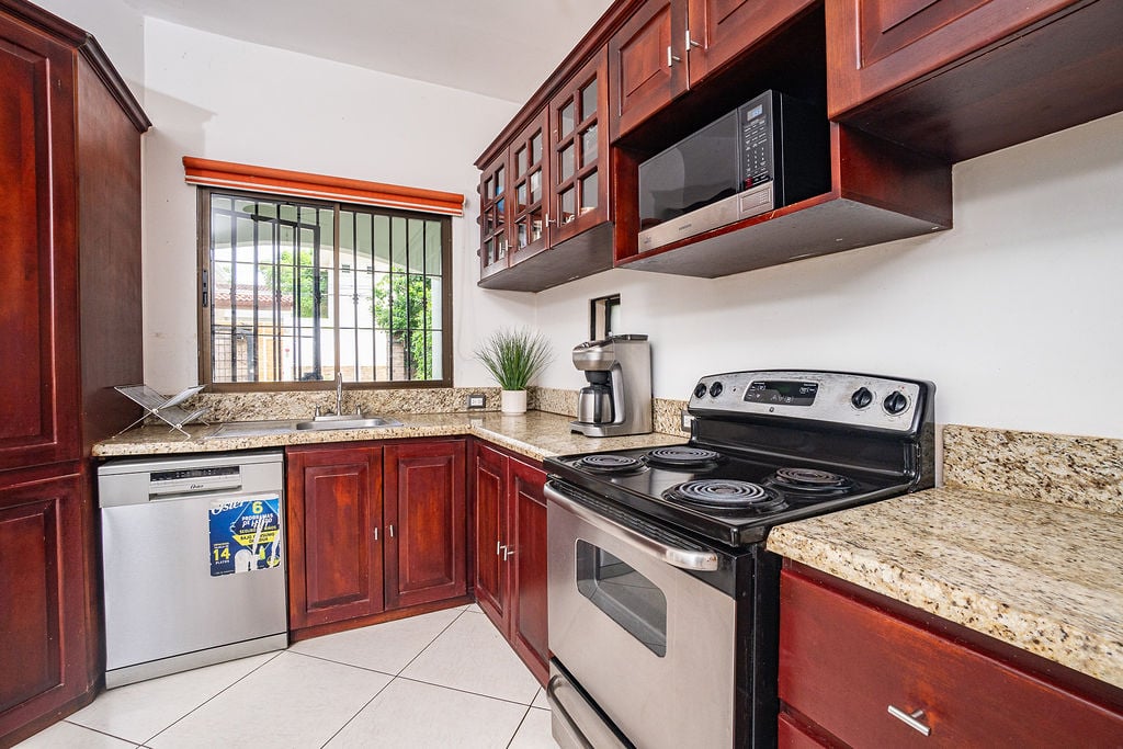 Casa Reye | Stunning 3-Bedroom Beach Home with Rooftop Ocean Views and Private Pool in Surfside, Playa Potrero