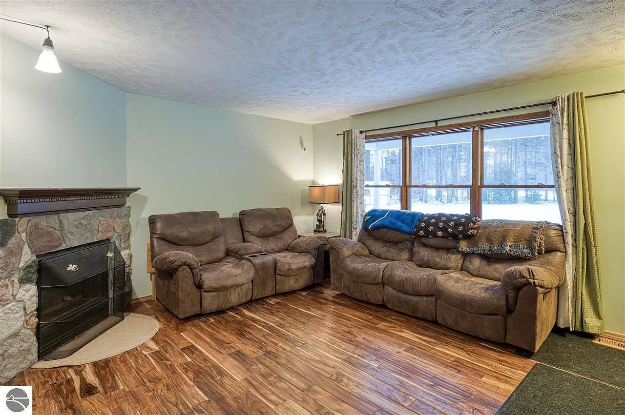 3801 Torrey Pines Dr