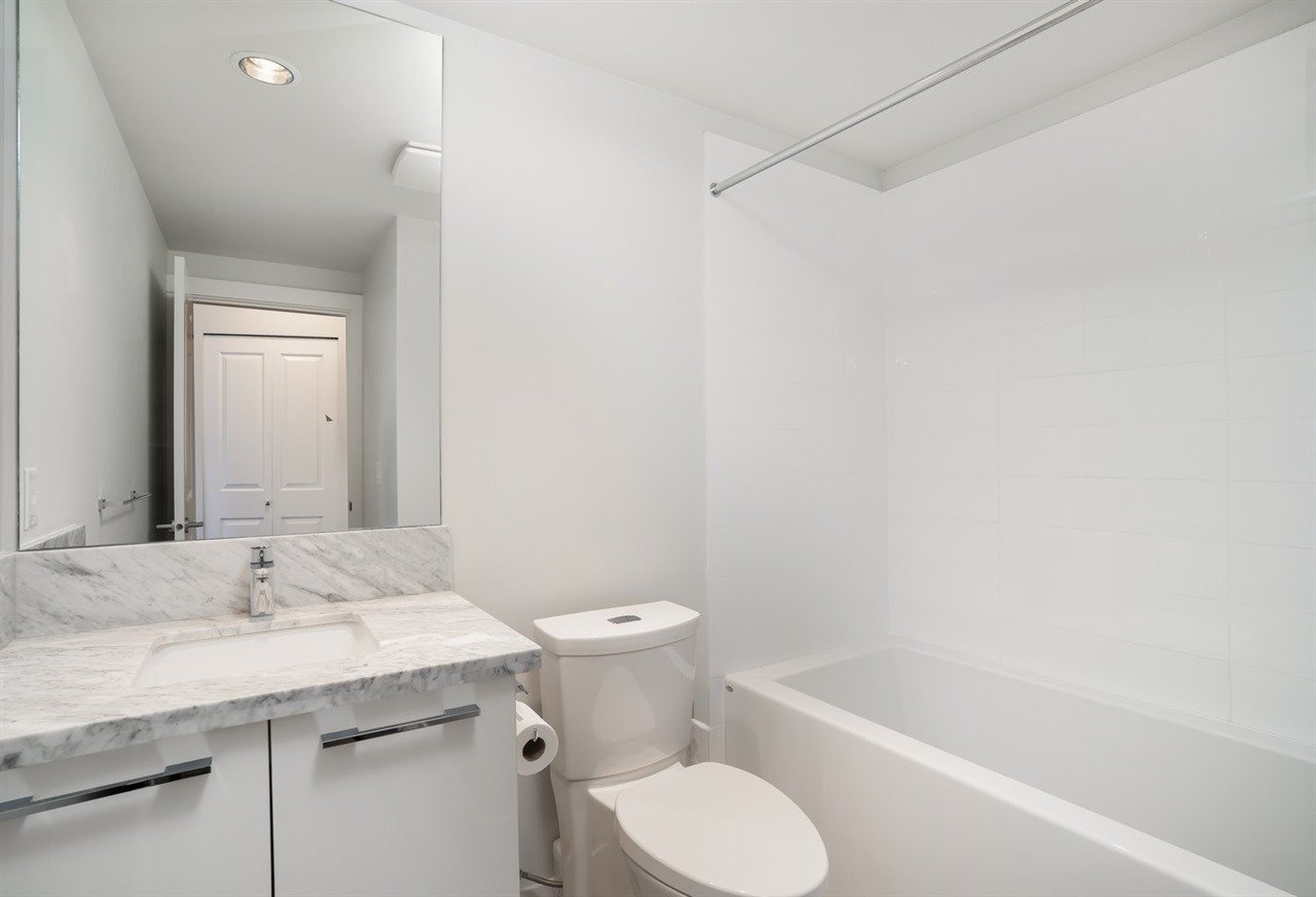 3281 E Kent Ave N, #901