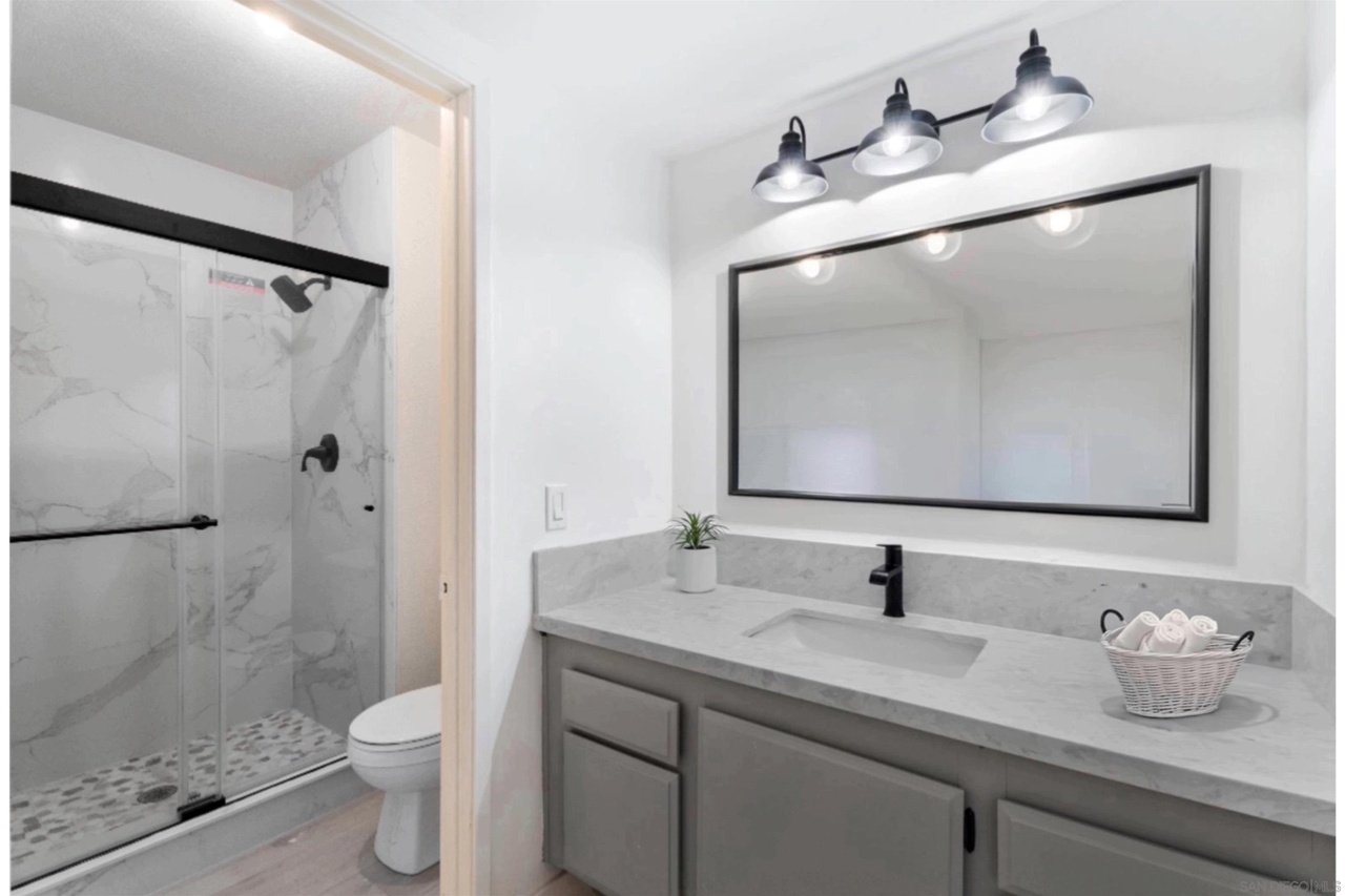 3233 Caminito Eastbluff Unit 23