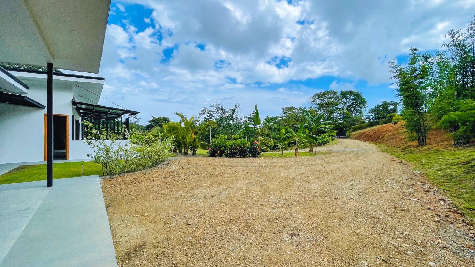Private Modern Home in Ojochal, Costa Rica with Heated Saltwater Pool & Solar Backup
