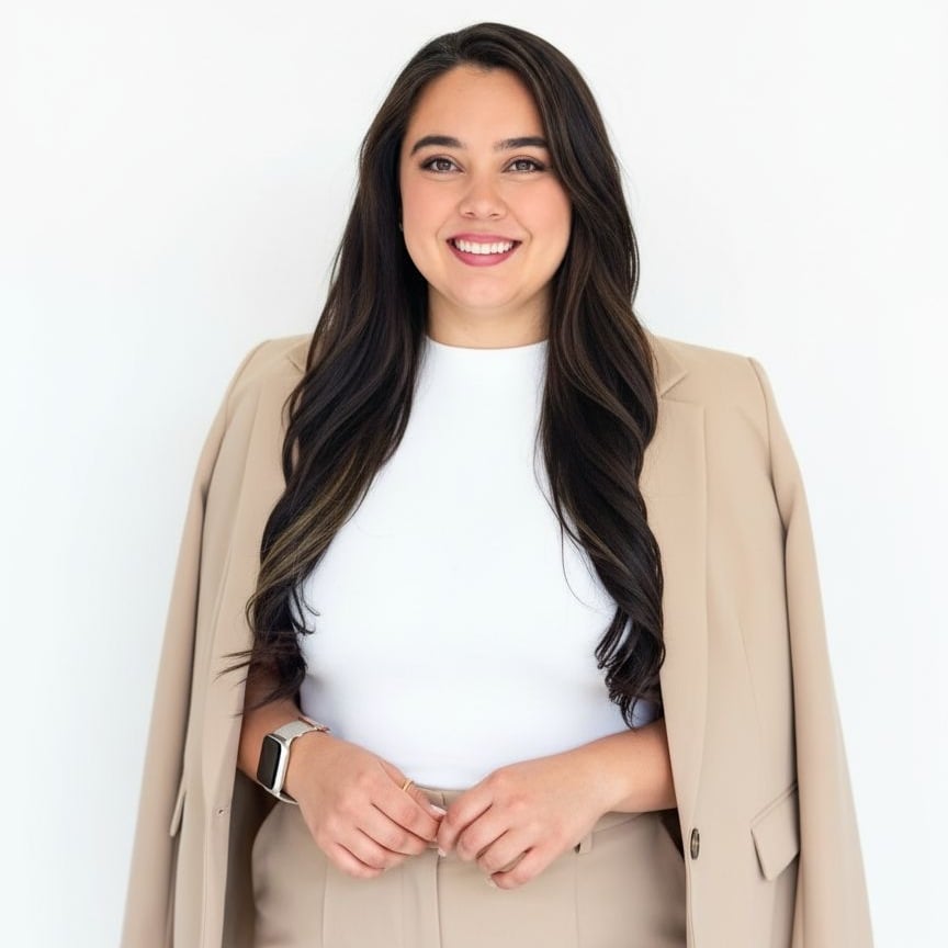 Julissa Fuentes-Roberts Maple Grove, MN Real Estate Agent Headshot