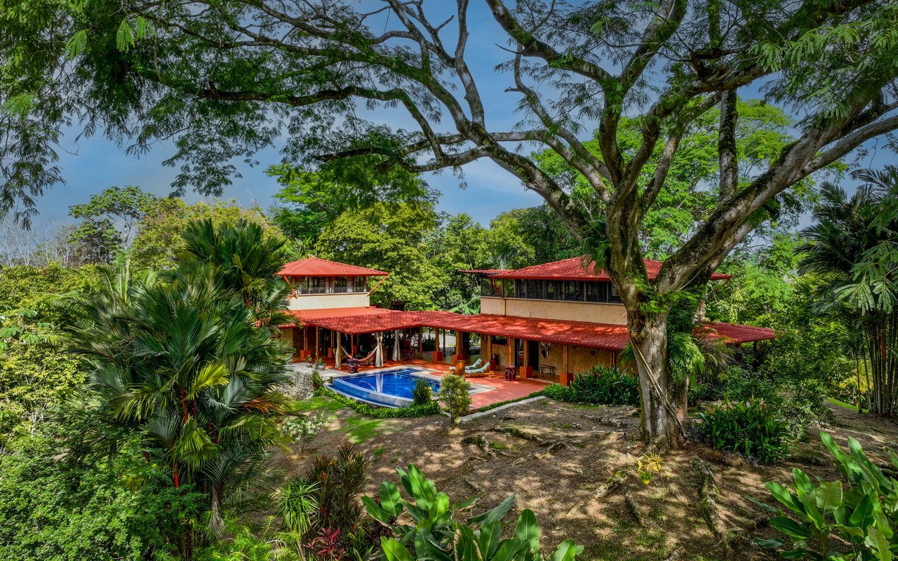 Tropical Getaway with Two Villas and Lush Gardens Near the Heart of Uvita