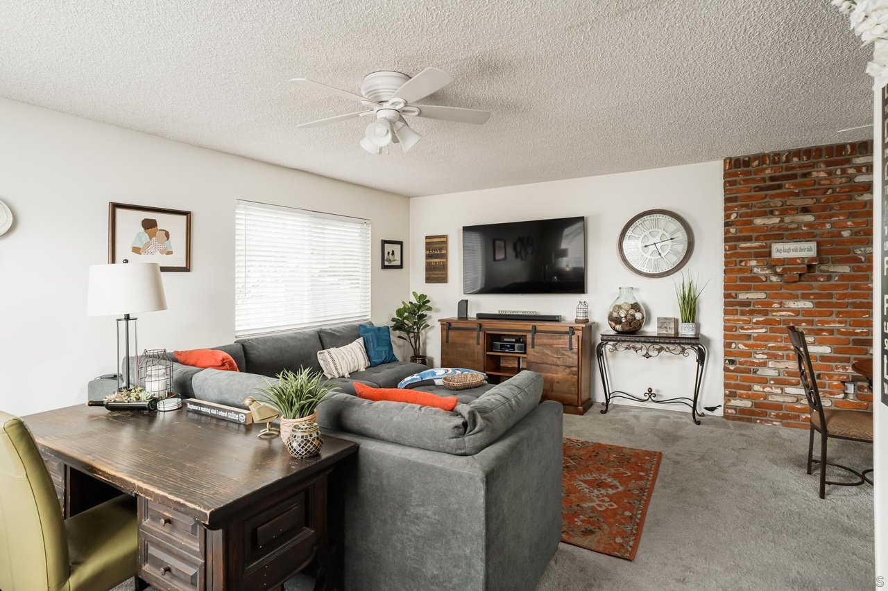 Lemon Crest Dr