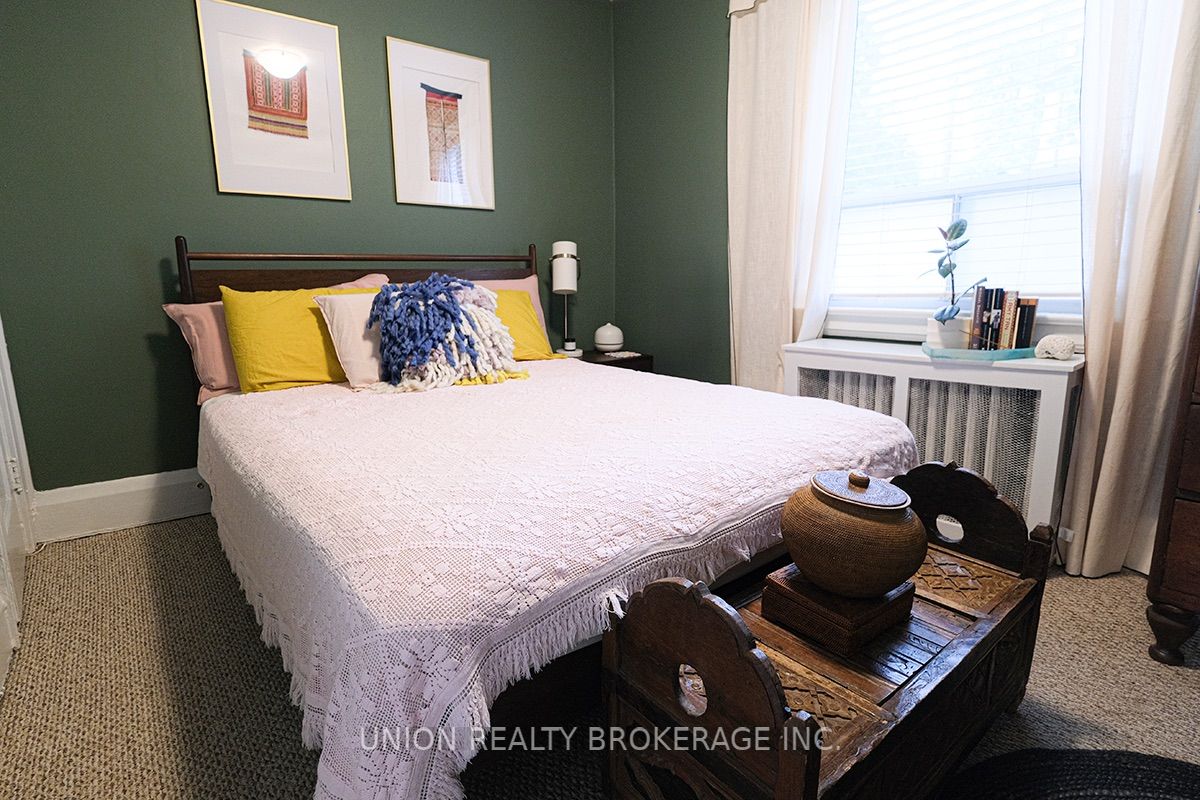 52/52A Balsam Ave