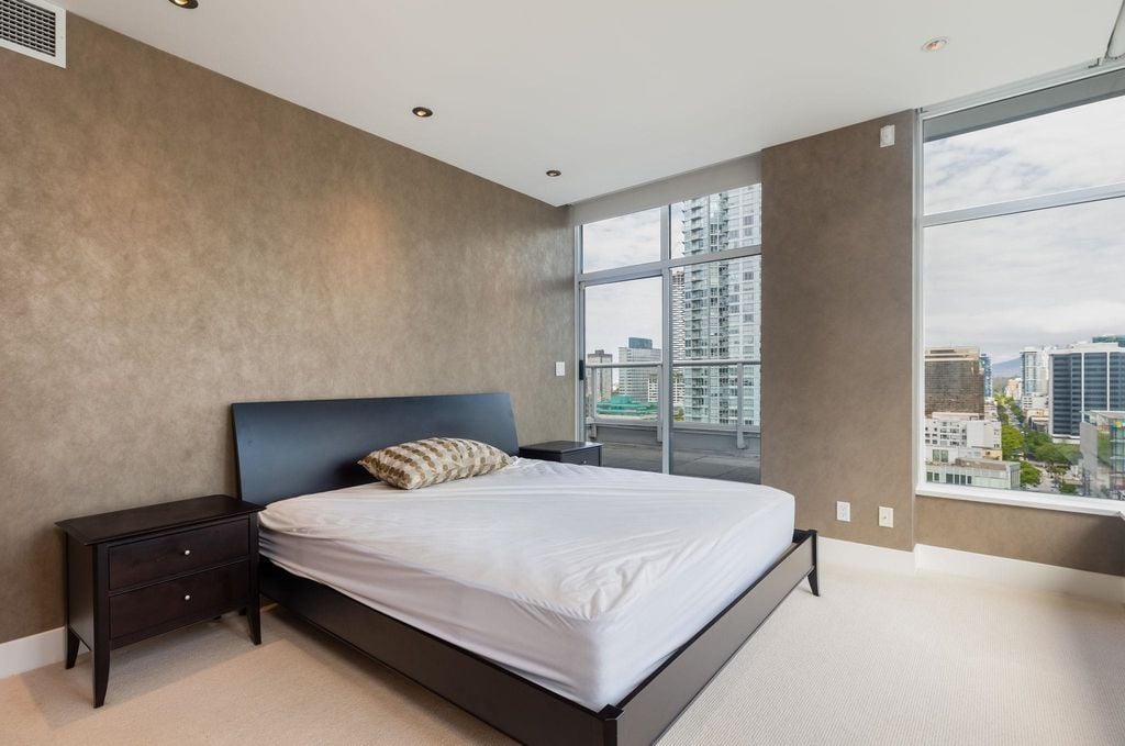 480 Robson St, #1901