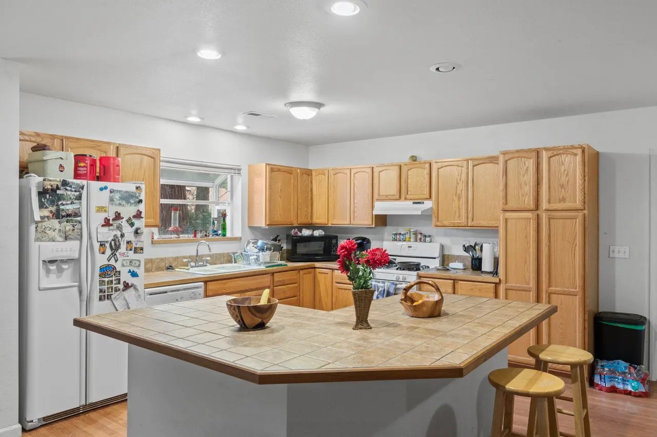 1125 Rogue River Hwy