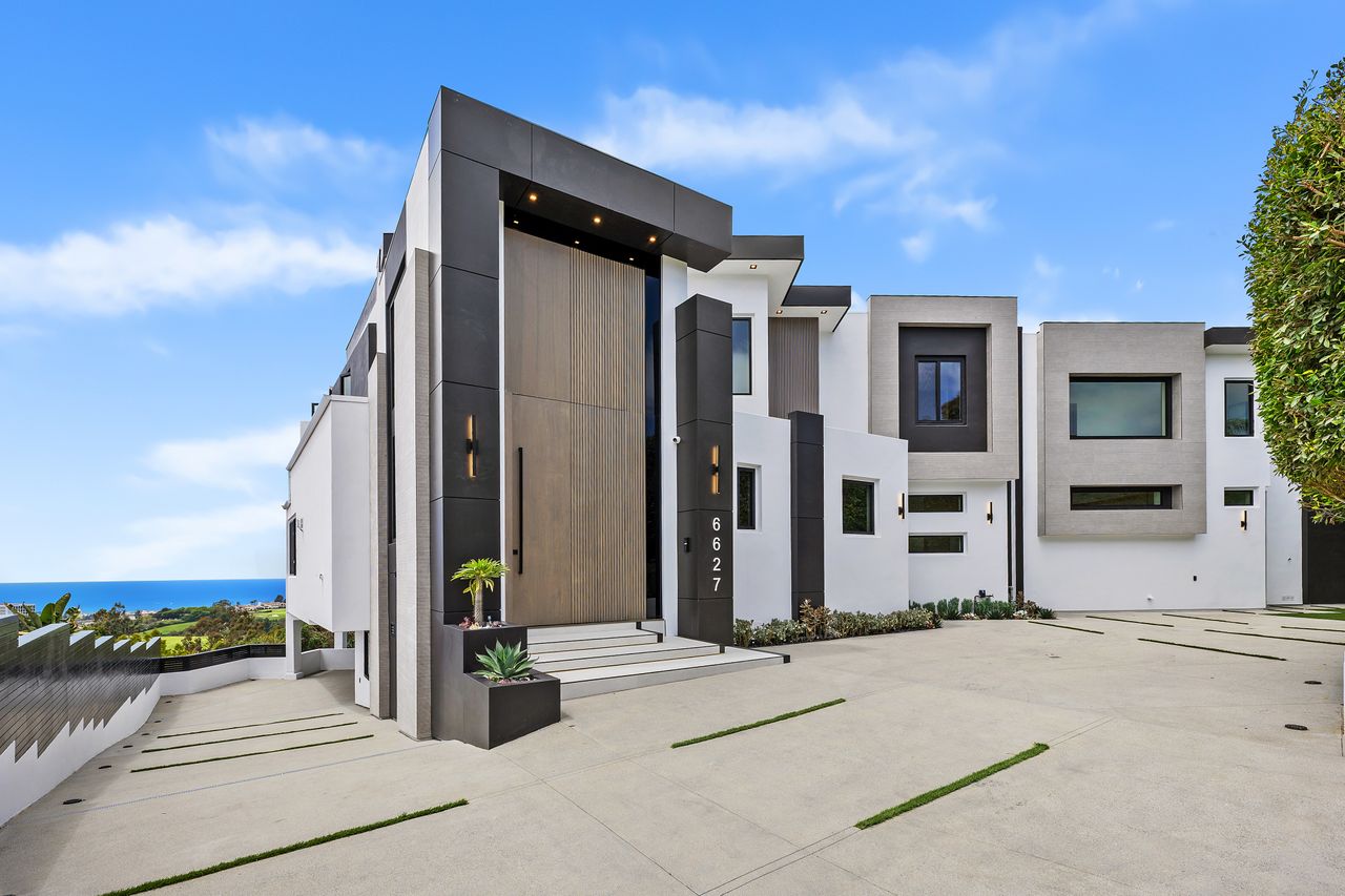 6627 Muirlands Dr, La Jolla, CA 92037