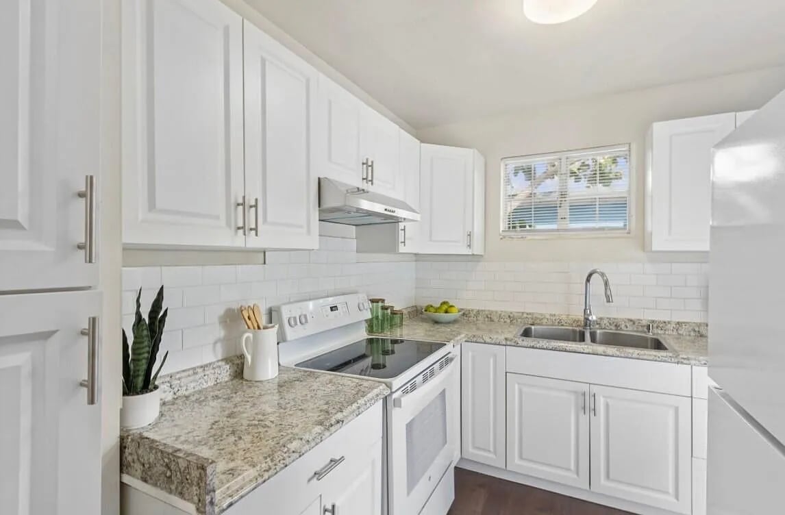 1005 22nd St W