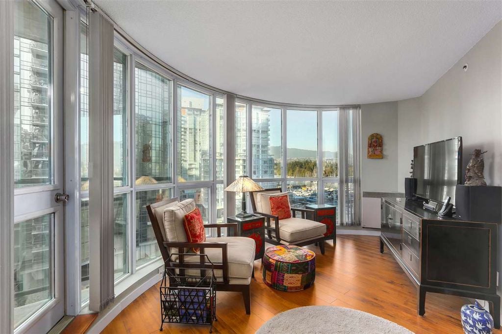 555 Jervis St, #705