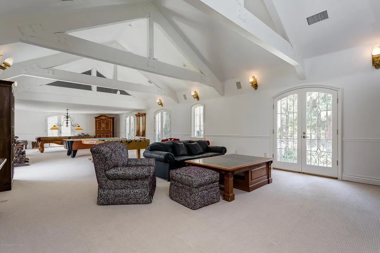 4158 Commonwealth Ave