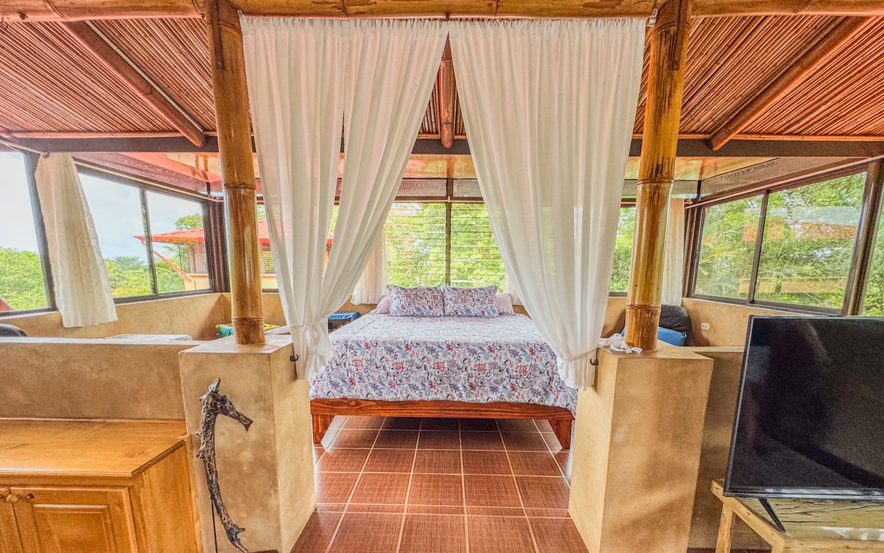 Tropical Getaway with Two Villas and Lush Gardens Near the Heart of Uvita