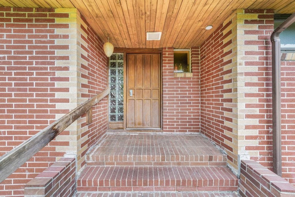 571 Glenross Rd