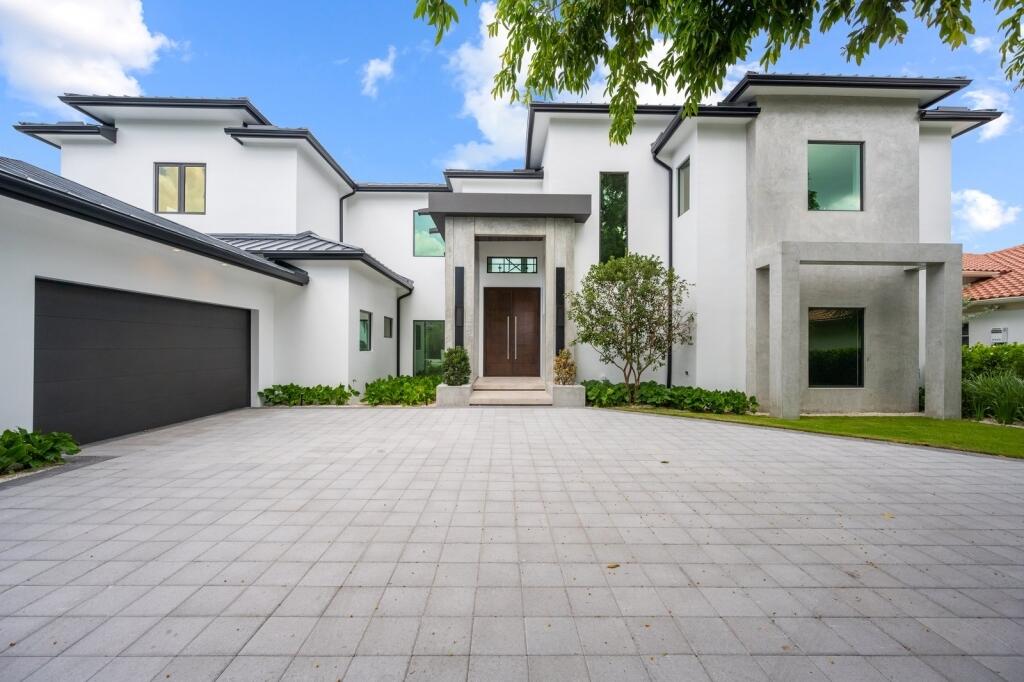 19311 N Riverside Dr