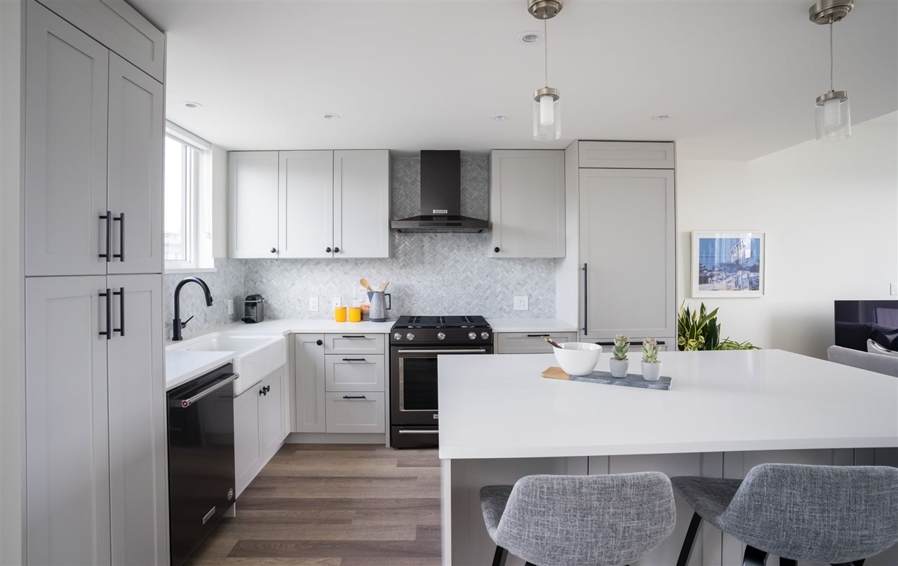 525 E 2nd St, #422
