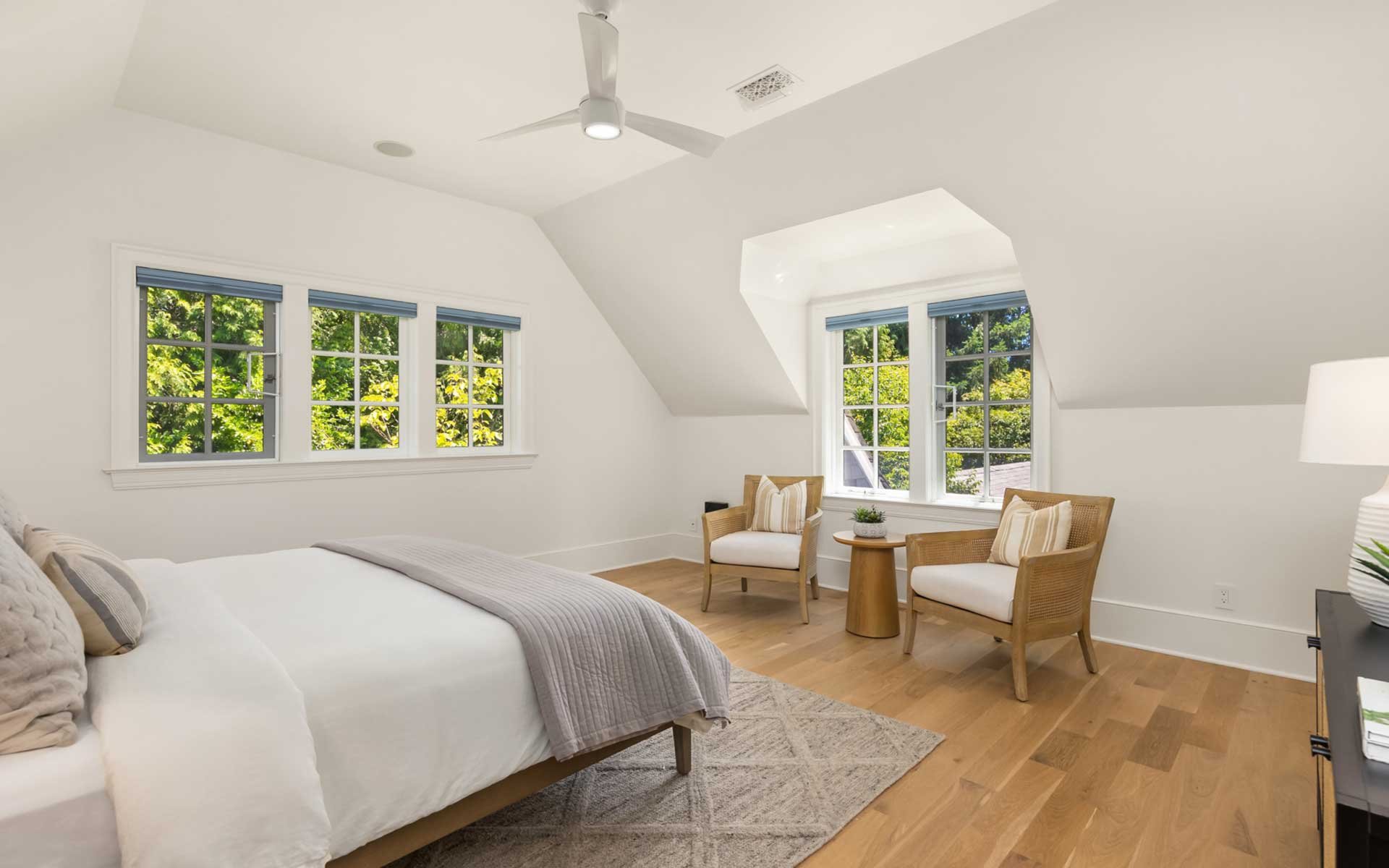 Sunny Hamptons Style in the Heart Of Medina