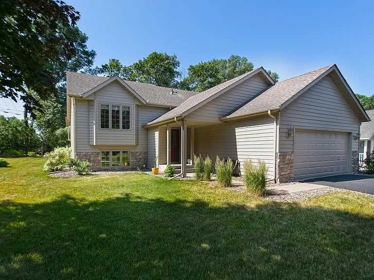 96 Maple Ln