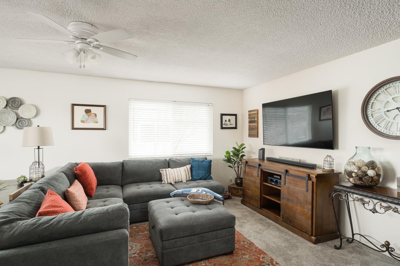 Lemon Crest Dr