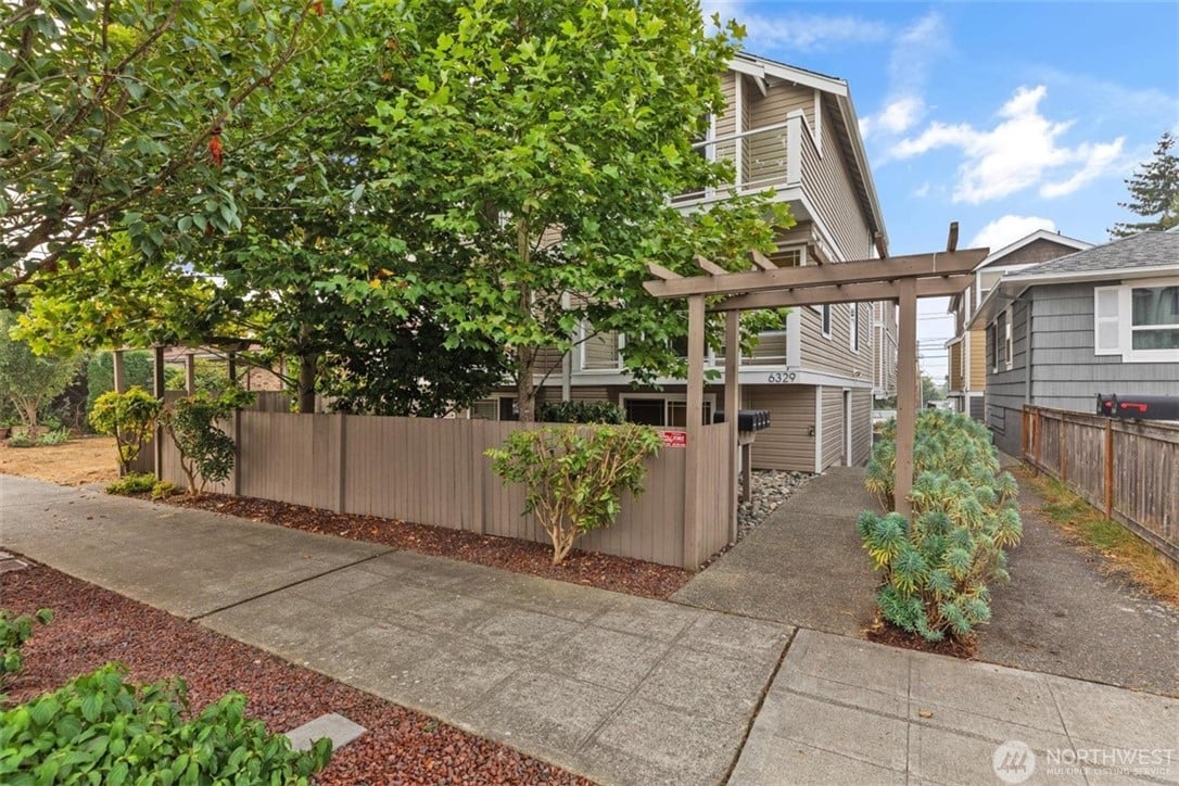 6329 B 42nd Avenue SW