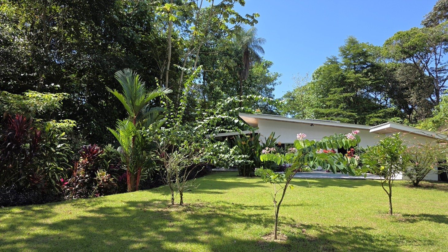 2 Bedroom Solar Home with Creek Frontage