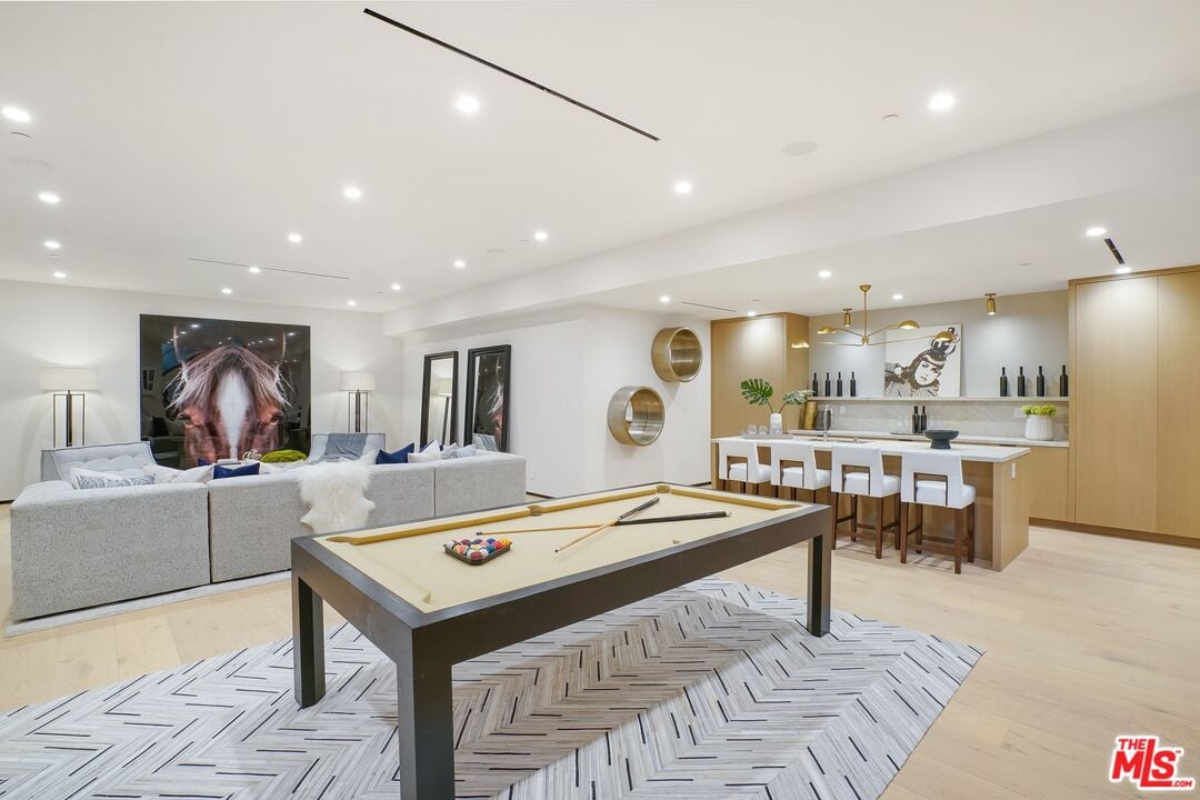 Windmere Crest, Dorrington Ave, 90048