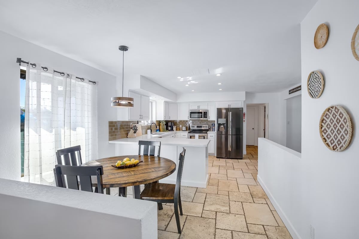 Huge Golf Course Home-Free Heated Pool/Theatre/Gym