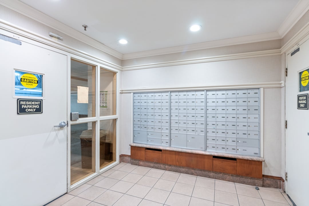 398 Eglinton Avenue E #611