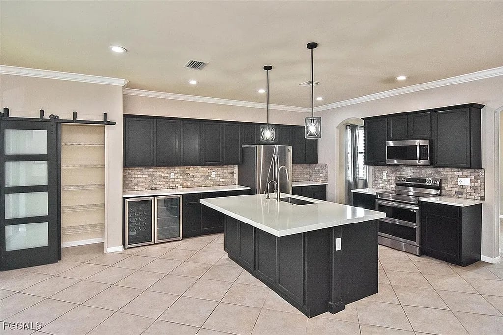 2738 Via Piazza Loop