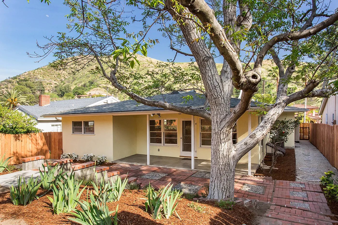 1950's Califonia Living in Prestigious Chevy Chase