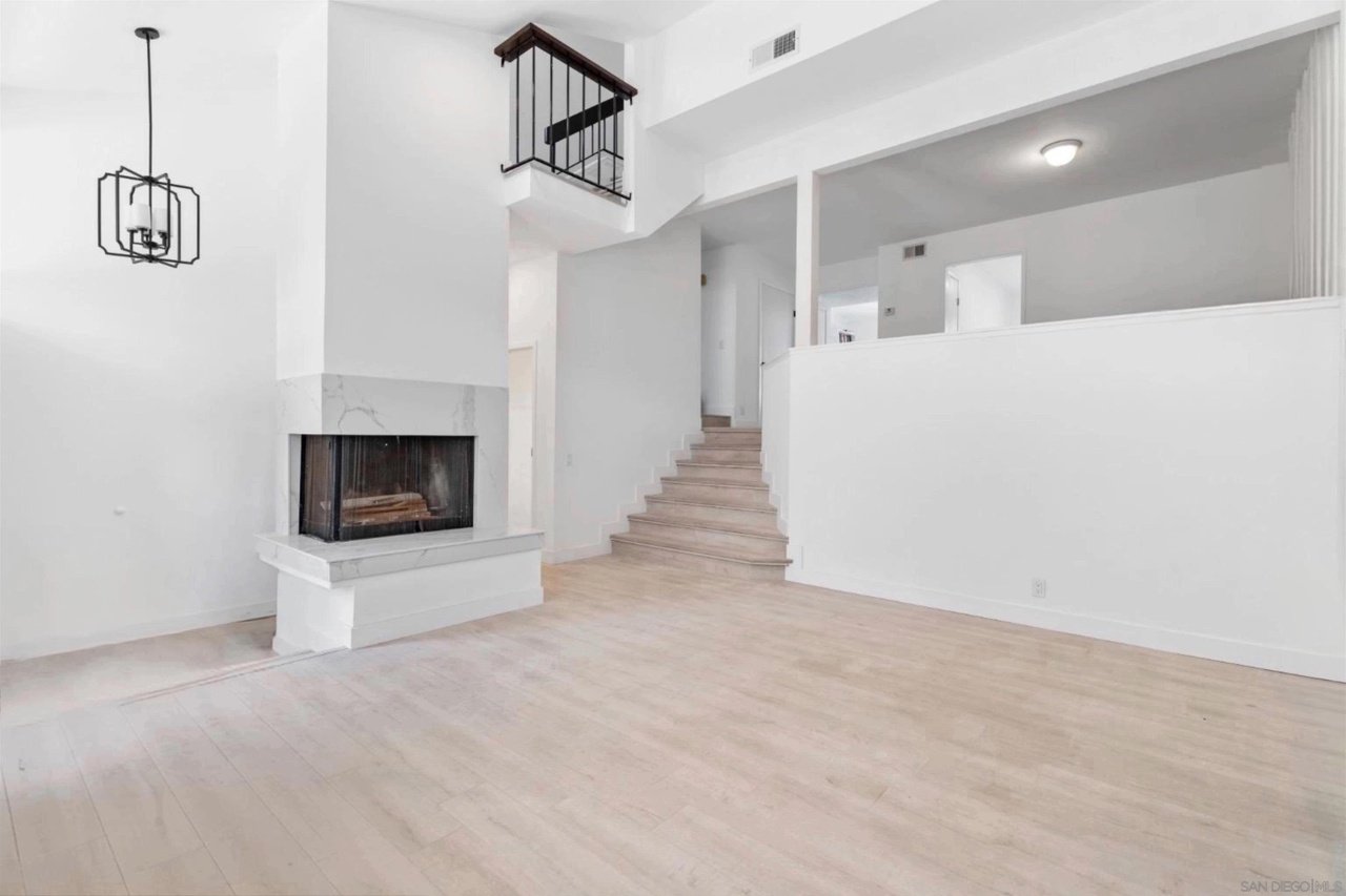 3233 Caminito Eastbluff Unit 23