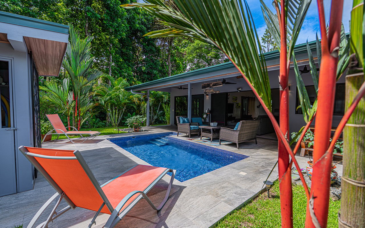 Home Near Downtown Uvita with Private Forest and Creek