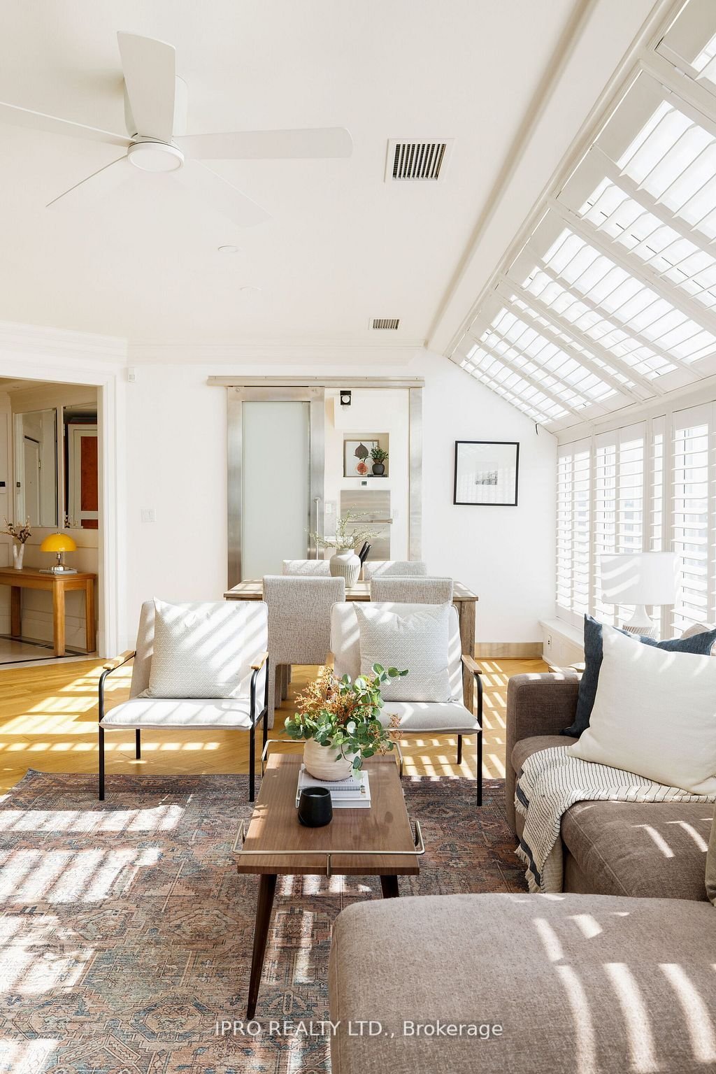 BOUTIQUE LIVING 