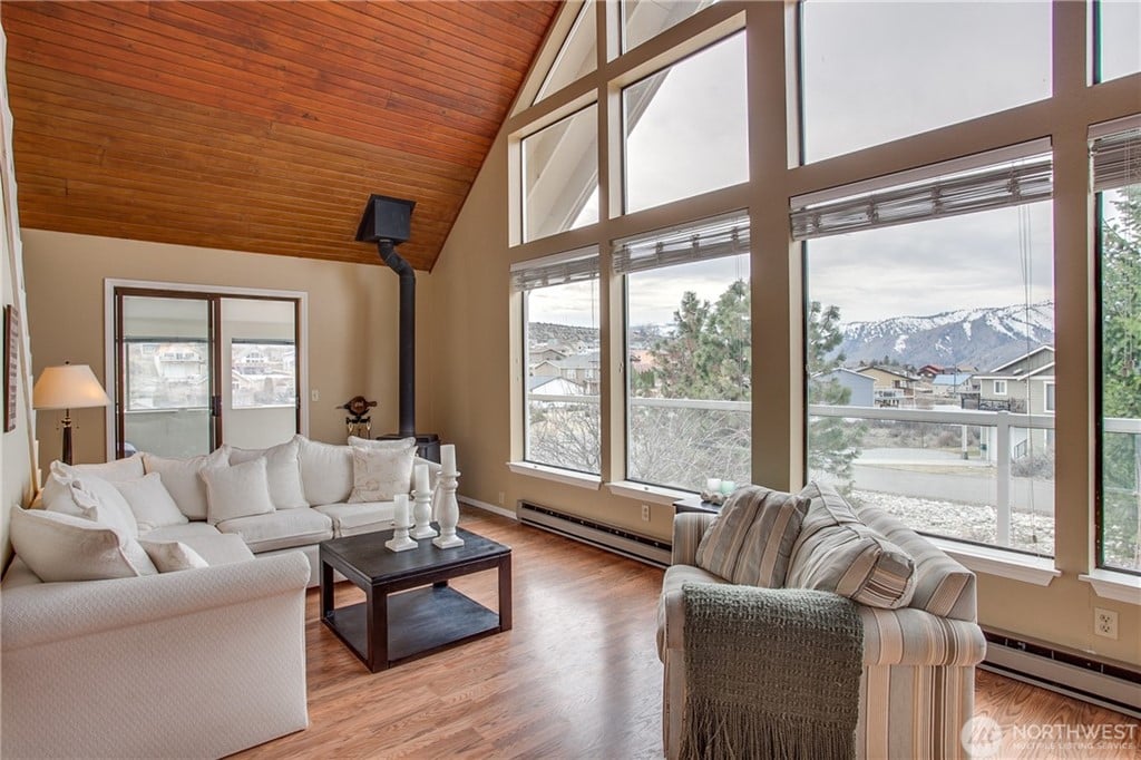 261 Lakeview Pl