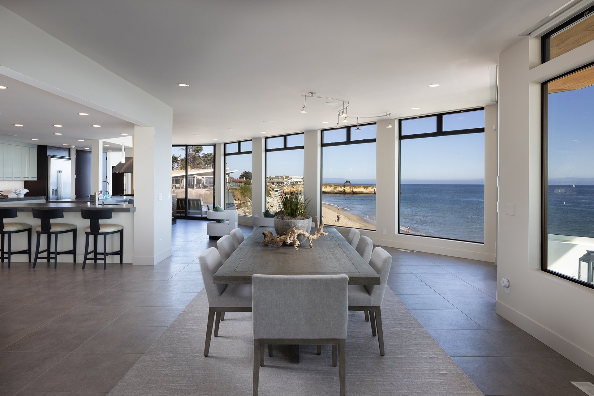 Contemporary Oceanfront Retreat