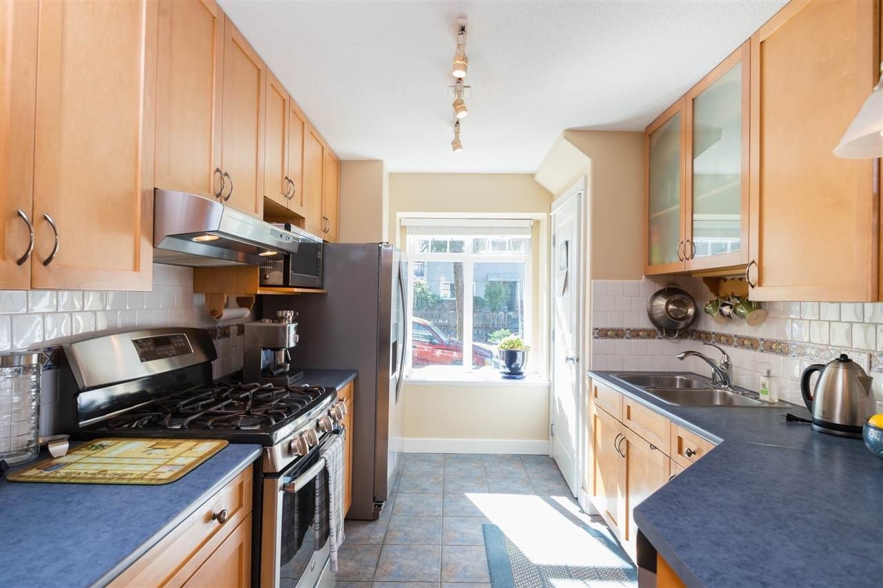2098 Victoria Dr