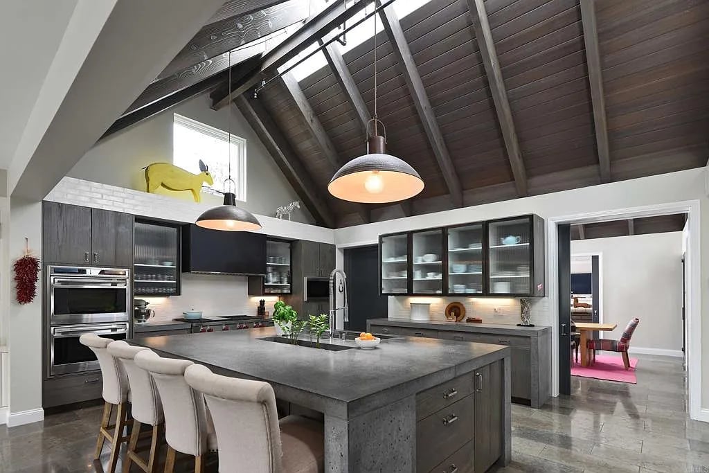 6121 Vista De La Mesa